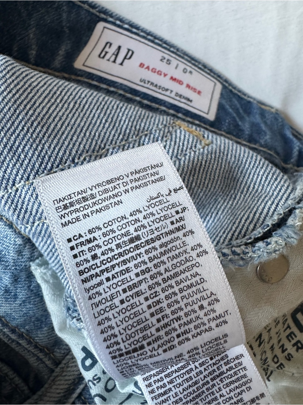 GAP Baggy Mid-Rise Women's Jeans - Picture 6 of 6